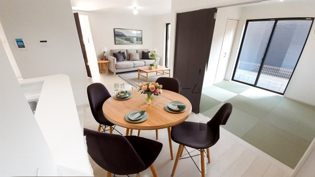 入間市扇台4丁目・全2棟　新築一戸建　2号棟　～収納豊富～の内装|LDK17帖(家具はCG画像での表示になります。)