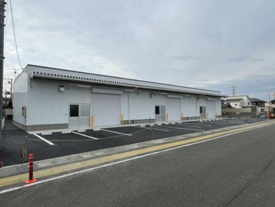 栗東市上鈎の倉庫の外観
