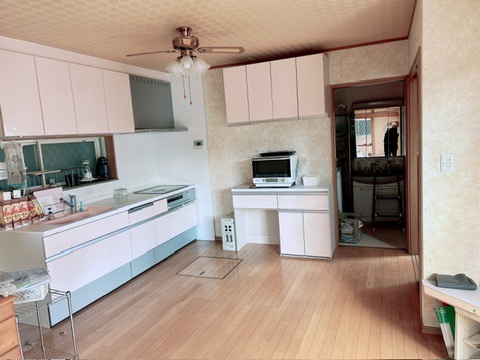 岸和田市下野町　平成15年築の居間・リビング