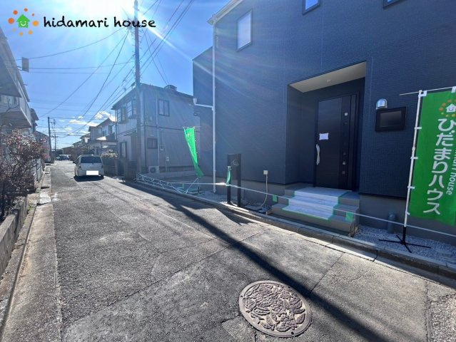 上尾市原市　新築一戸建て　リーブルガーデン　01の前面道路含む現地写真