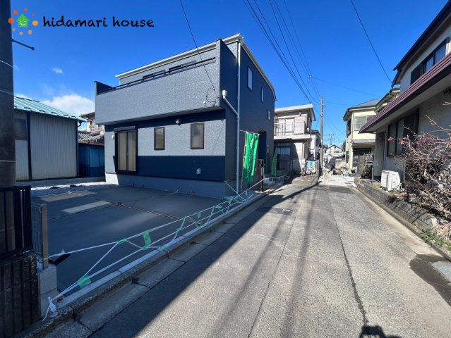 上尾市原市　新築一戸建て　リーブルガーデン　01の前面道路含む現地写真