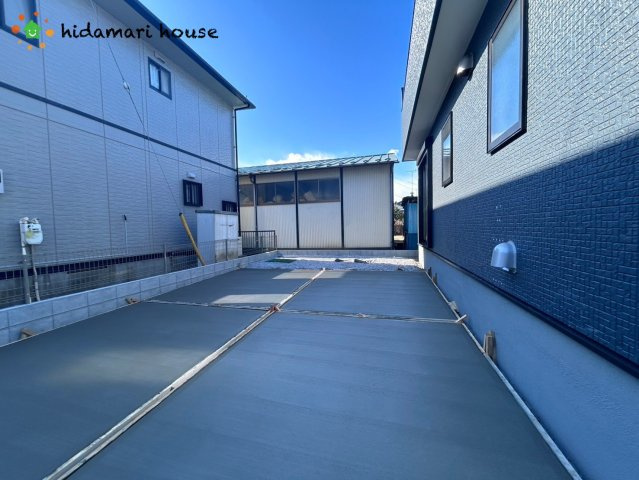 上尾市原市　新築一戸建て　リーブルガーデン　01の駐車場