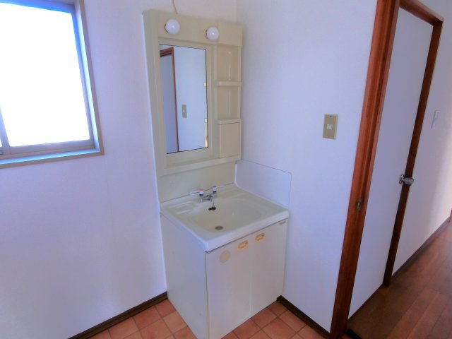 田中荒生K邸貸家の独立洗面台