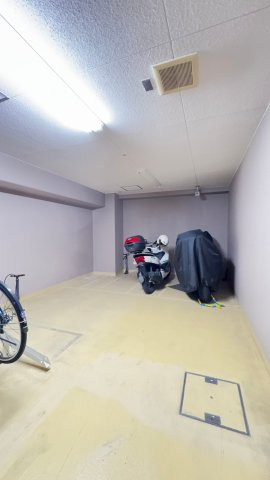 ファミールヒルズコート上甲東園の駐車場|バイク置場