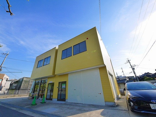 池田様倉庫付事務所の外観|建物外観を気になさる方へ、見た目の良い物件です
