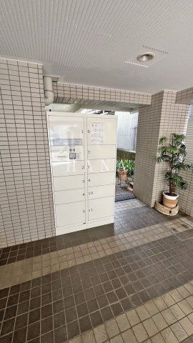 雅ビルのエントランス