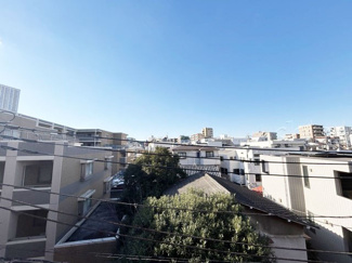 【展望】 | 眼前に広がる空の雄大さと、このお部屋の自慢の一つである「眺望」をご覧ください。毎日、この景色を独り占めできる新生活に夢が広がります。～即日のご見学可能～　お問合せはお気軽にどうぞ。