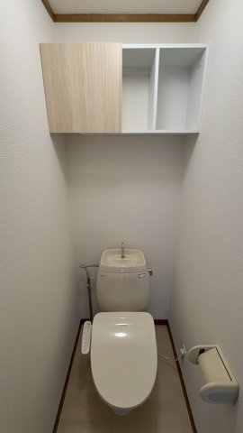 【トイレ】 | ピュアパレス | ※同物件・反転タイプの写真です。