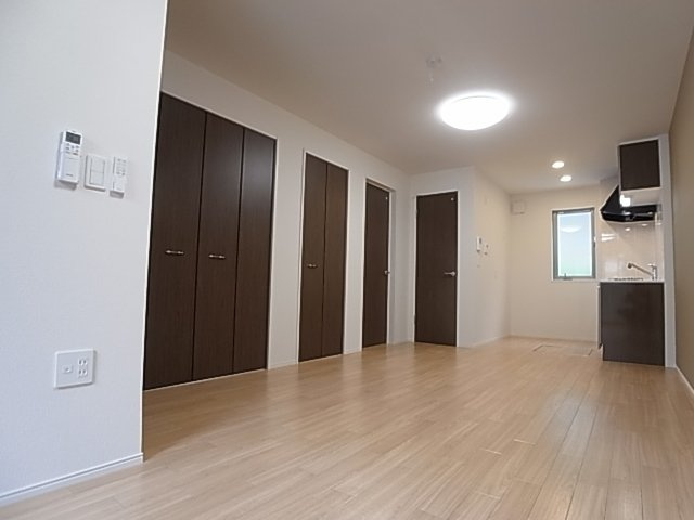 神戸市北区鈴蘭台西町４丁目のアパートの居間・リビング|リビング