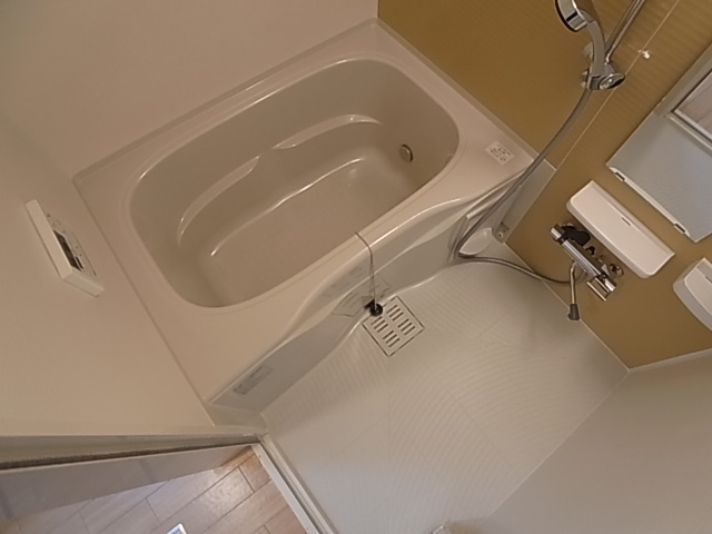 神戸市北区鈴蘭台西町４丁目のアパートの浴室