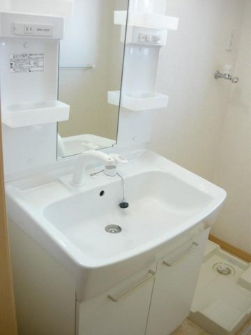 シュクレ　せがみⅡの洗面所|明るい洗面所です