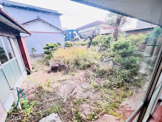 刈谷市泉田町貸店舗の庭