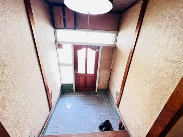 刈谷市泉田町貸店舗の玄関