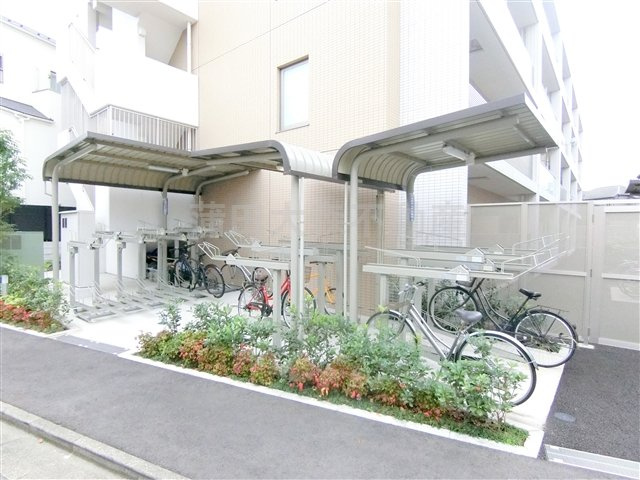 グーフォクォーレのその他共用部分|屋根付き駐輪場