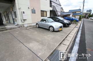 【駐車場】