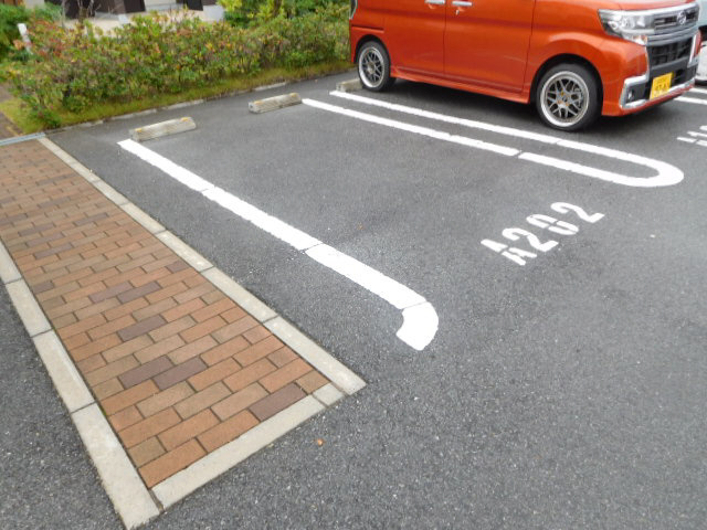PISO MARIO Aの駐車場