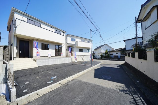 【横浜市旭区上白根3丁目8-6全2棟新築戸建て】★仲介手数料無料★（上白根小学校・上白根北中学校）の前面道路含む現地写真