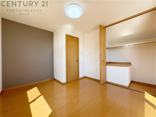 日照が豊富で明るく、自然光を取り入れることができる。温暖な気候を活かし、冬季の暖房負荷を軽減。植物の育成や乾燥衣類の自然乾燥に適しています。眺望が良く、開放感があります。
