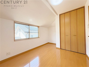 創造性や成長を促す遊びの空間を提供。学習や趣味に集中できる環境を整えます。個別のプライベートスペースは自己表現と自立心を育み、心地よい睡眠環境を整えリラックスできる場所を提供。
