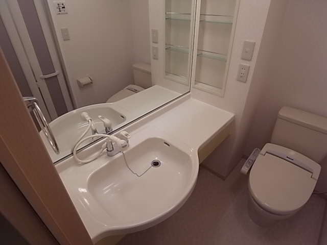 神戸市北区谷上西町のアパートの洗面所|シャンプードレッサー付洗面