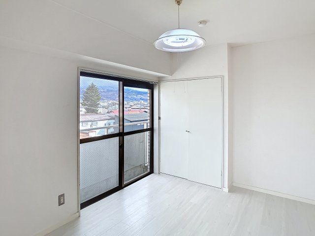 上町サンタウンの洋室