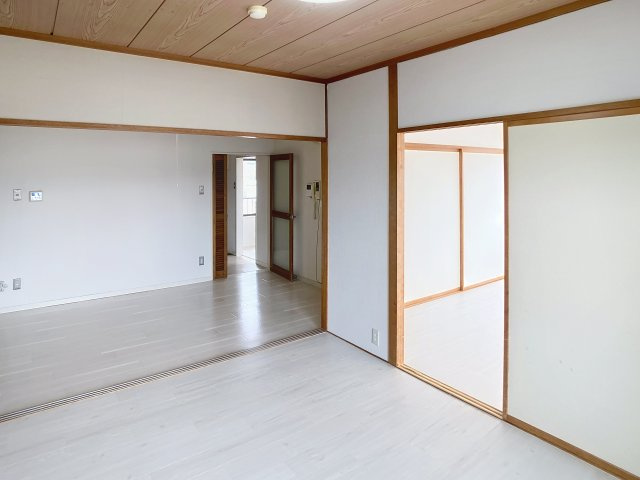 上町サンタウンの洋室