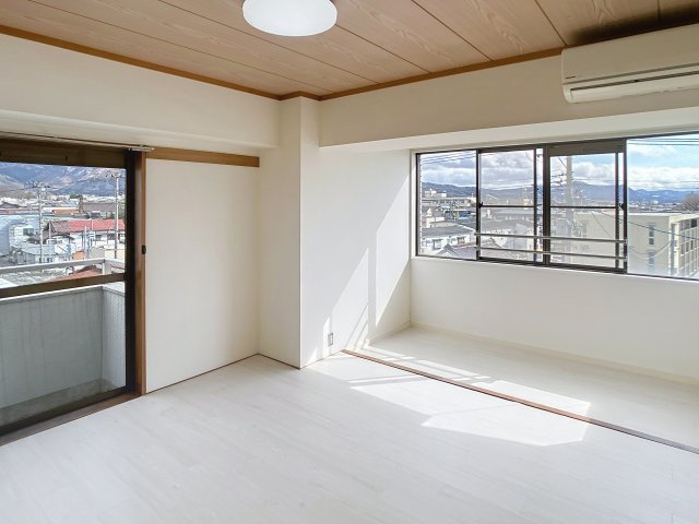 上町サンタウンの洋室