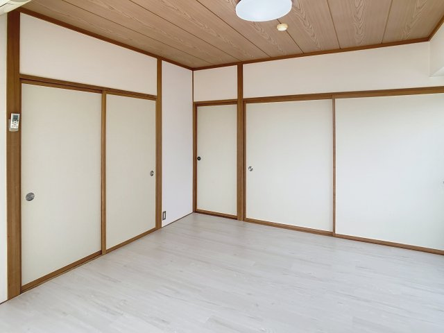 上町サンタウンの洋室