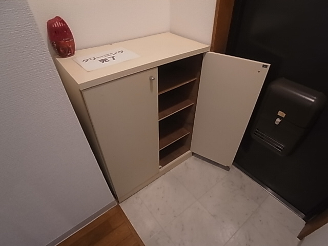 神戸市北区鈴蘭台北町３丁目の賃貸マンションの玄関|シューズボックス付き玄関