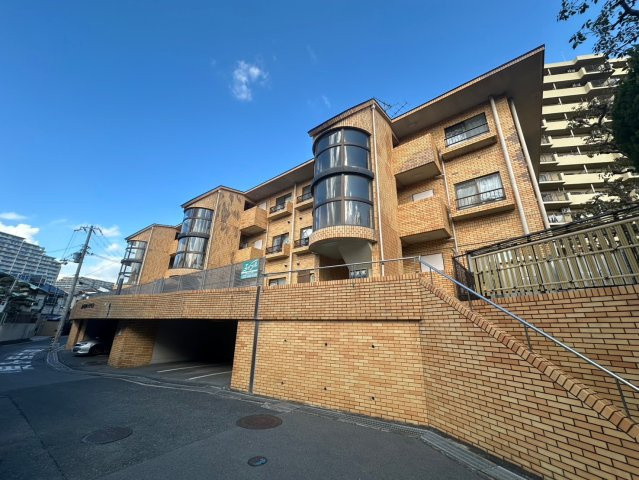 新芦屋ハイタウンの外観