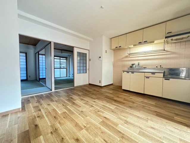 新芦屋ハイタウンの居間・リビング