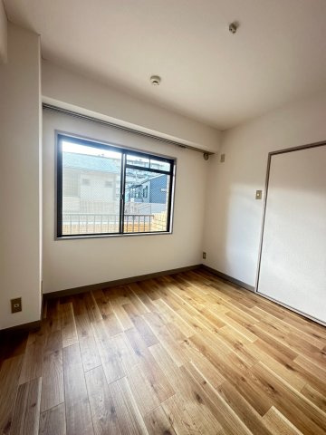 新芦屋ハイタウンの洋室