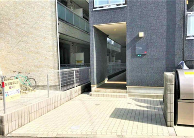 【エントランス】 | リブリLIBERTAS(リブリリベルタス)