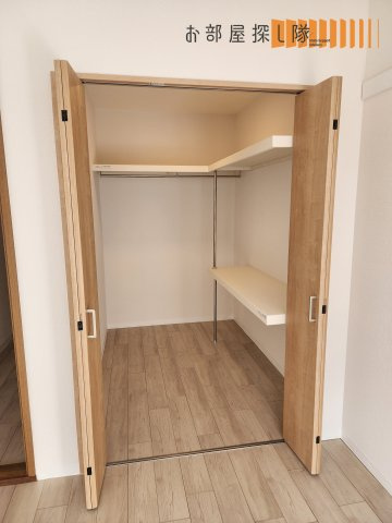 レジデンシャルウエストサイドの収納|同物件、別部屋写真