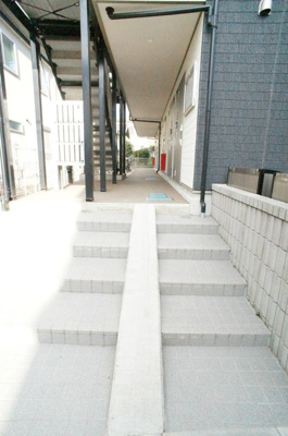 【エントランス】 | リブリStradaBrillante(リブリストラーダブリランテ)