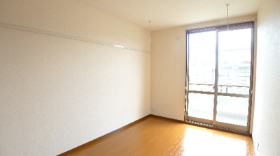 【子供部屋】 | 【シャーメゾン】グランドゥール桜木Ⅰ | 南側洋室です　子供部屋にいかがですか