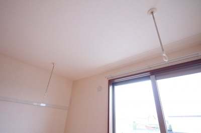 【設備】 | 【シャーメゾン】グランドゥール桜木Ⅰ | ホスクリーンが付いているので部屋干しできます