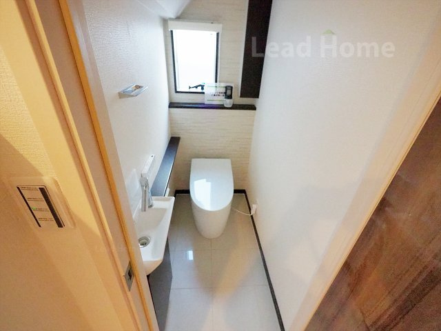 【トイレ】 | 目黒区東が丘2丁目 | 手洗い付きトイレ（1階）です。2023年10月にトイレ交換済み。