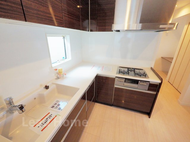 【キッチン】 | 目黒区東が丘2丁目 | 使い勝手の良いL字型のシステムキッチンです。2023年10月にガスコンロ交換済み。