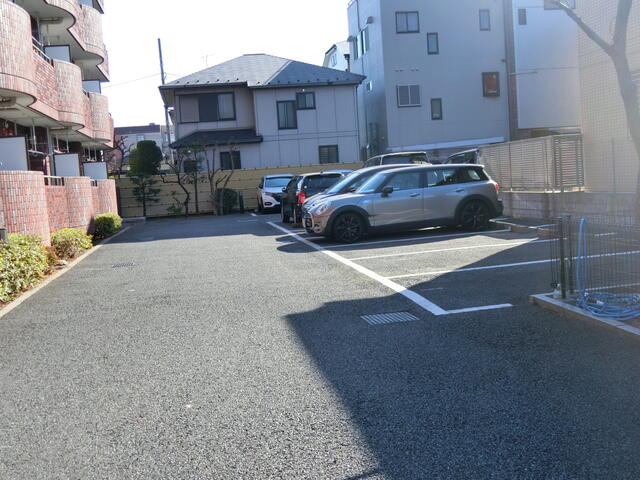 ベルメゾン南篠崎ユニゾンの駐車場|充実の平置き駐車場（有料）