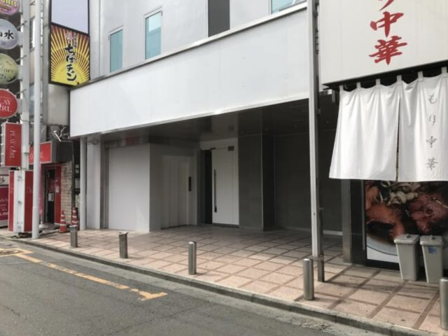 大宮オリンピアビルのエントランス