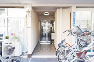 【エントランス】 | 眼前に広がる空の雄大さと、このお部屋の自慢の一つである「眺望」をご覧ください。毎日、この景色を独り占めできる新生活に夢が広がります。～即日のご見学可能～　お問合せはお気軽にどうぞ。