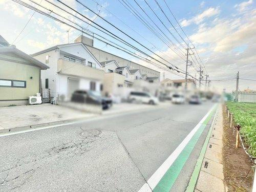 川越市大字今福の中古一戸建の前面道路含む現地写真|◇前面道路◇
南東側幅員6.4ｍ
広くて開放感があります。