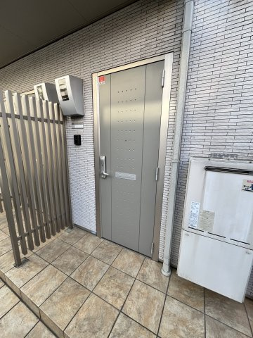 ウィステリアの玄関