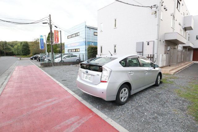 ウィステリアの駐車場