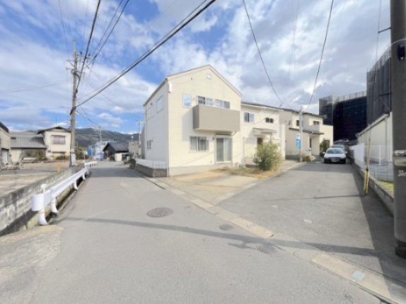吉松２丁目戸建の前面道路含む現地写真