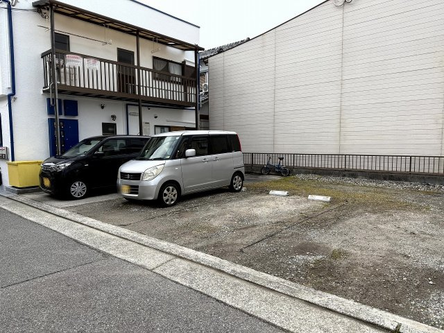 コートハウスの駐車場