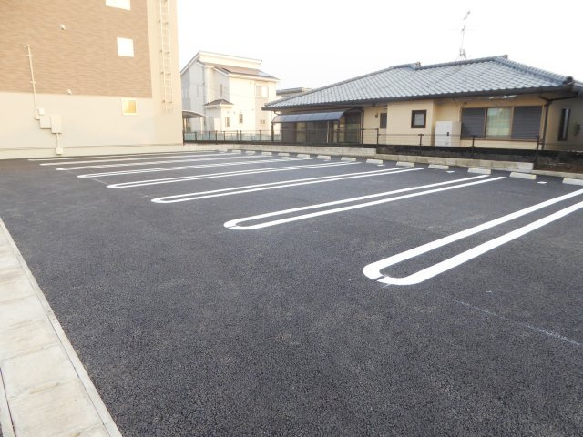 アルモニー　玉名の駐車場