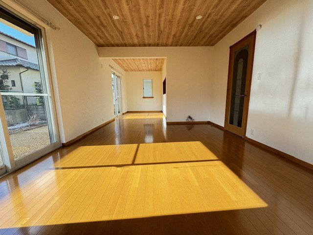 御池台一戸建ての居間・リビング