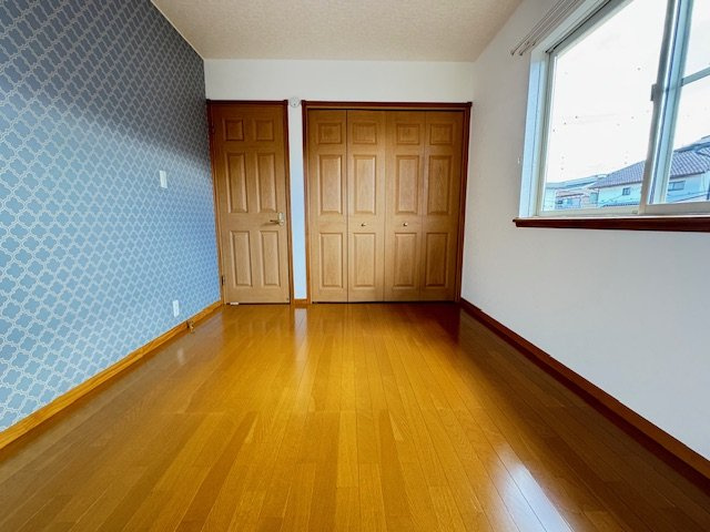 御池台一戸建ての洋室